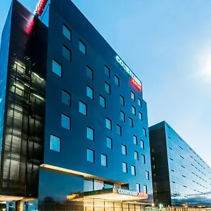 Courtyard By Marriott Airport Богота